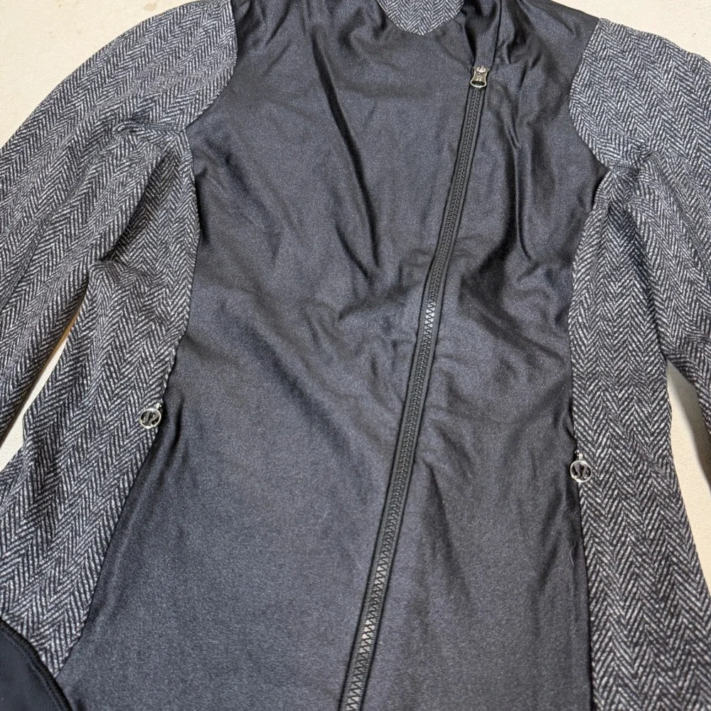 Lululemon Womens emerge renewed Herringbone Athletic Jacket Black Grey Sz 6